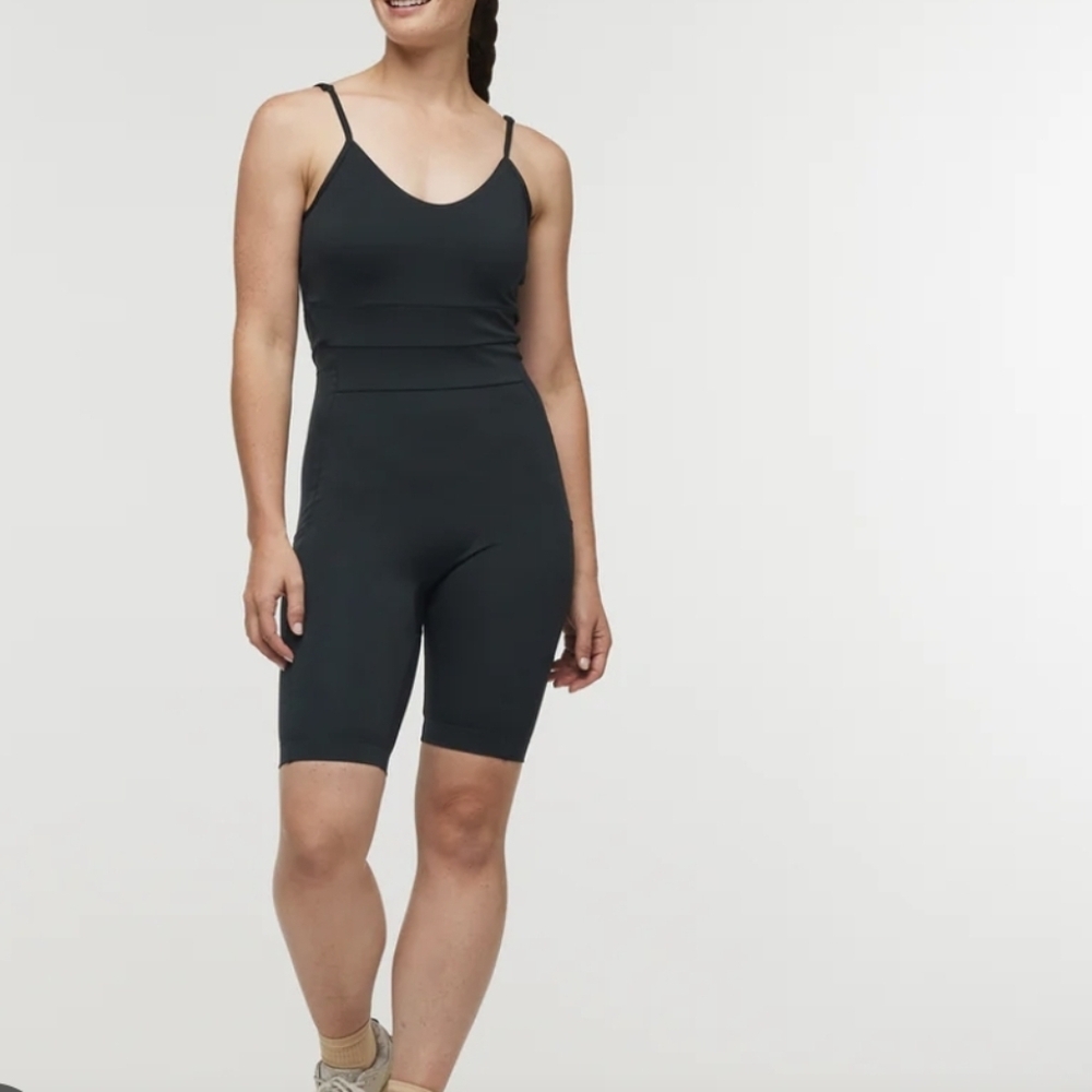 NWT Cotopaxi Muevo Bodysuit-Black